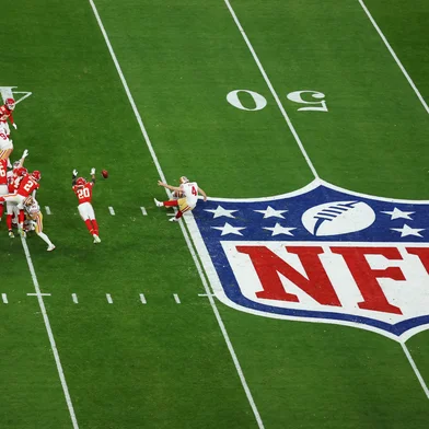 Super Bowl LVIII - San Francisco 49ers v Kansas City ChiefsLAS VEGAS, NEVADA - FEBRUARY 11: Jake Moody #4 of the San Francisco 49ers kicks a Super Bowl record setting 55-yard field goal in the first quarter during Super Bowl LVIII against the Kansas City Chiefs at Allegiant Stadium on February 11, 2024 in Las Vegas, Nevada.   Michael Reaves/Getty Images/AFP (Photo by Michael Reaves / GETTY IMAGES NORTH AMERICA / Getty Images via AFP)Editoria: SPOLocal: Las VegasIndexador: MICHAEL REAVESSecao: American footballFonte: GETTY IMAGES NORTH AMERICAFotógrafo: CONTRIBUTOR<!-- NICAID(15676456) -->