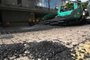 PORTO ALEGRE, RS, BRASIL - 2022.01.10 - Moradores do centro reclamam de asfalto feito em cima de paralalepípedos, que seriam históricos (Foto: André Ávila/ Agência RBS)<!-- NICAID(14986299) -->