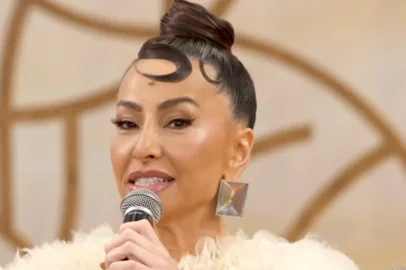 Sabrina Sato é anunciada como a nova jurada do "The Masked Singer", durante programa "Encontro, exibido em 30 de novembro de 2022.