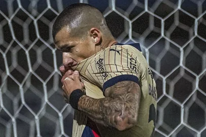 A caminho do Inter, lateral Alan Benítez se despede com gol em goleada do Cerro Porteño