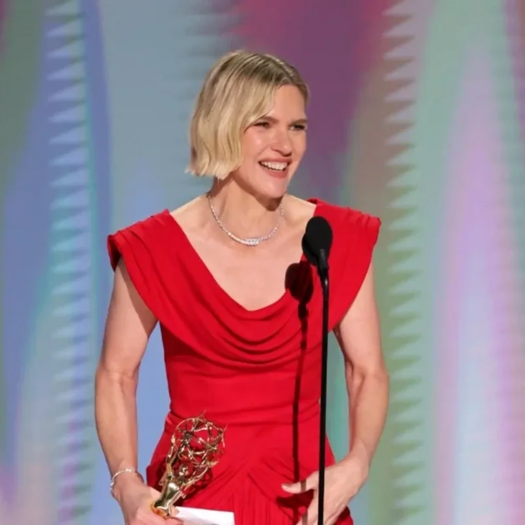 Imagem ilustrativa sobre Rhea Seehorn vence Zendaya e conquista primeiro Emmy por “Pluribus” após admitir medo antes da cerimônia