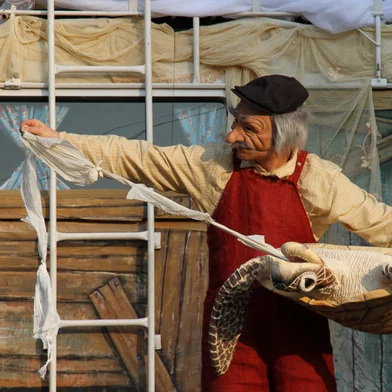 Vai rolar entre os dias 4 e 8 de agosto a 7ª edição do Tem Gente Teatrando Pelos Bairros de Caxias do Sul. Ao todo, serão nove apresentações gratuitas, desde a Praça Dante Alighieri, no Centro, passando ainda pelos bairros Nossa Senhora de Fátima, São  Ciro, Reolon e Santa Fé.FOTO: Superfície do Tempo, espetáculo de rua da companhia Tem Gente Teatrando foi o escolhido para circular nesta edição.<!-- NICAID(16090904) -->