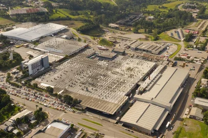 Fábrica da Marcopolo em Caxias do Sul<!-- NICAID(16141303) -->