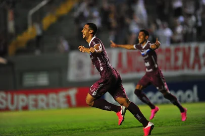 CAXIAS DO SUL, RS, BRASIL, 11/02/2024. Caxias x Santa Cruz, jogo válido pela sétima rodada do Campeonato Gaúcho (Gauchão 2024) e realizado no estádio Centenário. (Porthus Junior/Agência RBS)<!-- NICAID(15676357) -->
