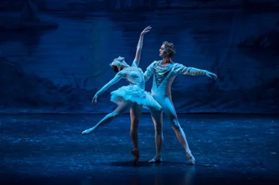 Cena do espetáculoO Lago dos Cisnes, da  Ballet Clássico de São Petersburgo<!-- NICAID(15481834) -->
