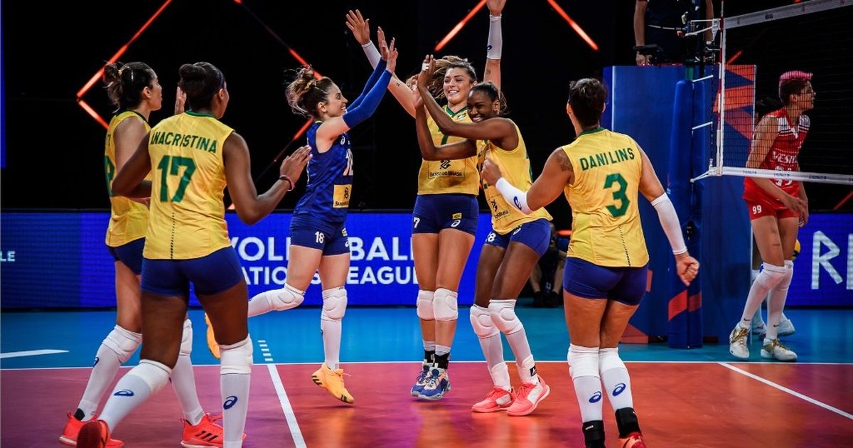 Seleção feminina de vôlei bate Turquia e encara Japão na semi da Liga das Nações | GZH