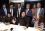 Retorno de Jair Bolsonaro ao Brasil tem aplausos, críticas e "avião do Harry Potter" 