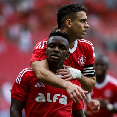 Porto Alegre, RS, Brasil, 15.02.25 - Internacional vs Monsoon, no Beira-Rio, pelo Campeonato Gaúcho de Futebol. 2º gol do jogo, lance de Carbonero e gol contra do Monsoon. - Foto: Duda Fortes/Agencia RBSIndexador: DF<!-- NICAID(15977226) -->