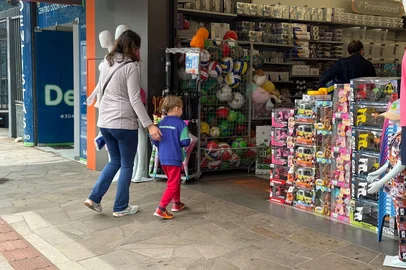 Consumidores esperam pela última semana para compras de Dia das Crianças <!-- NICAID(16382224) -->