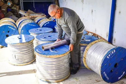 Gustavo Roth/EPTC / Divulgação Novos rolos de cabo de alumínio chegaram esta semana em Porto Alegre, para uso da EPTC