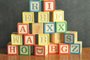 Blocos de letras, blocos de alfabeto, blocos de brinquedo.<!-- NICAID(11876958) -->