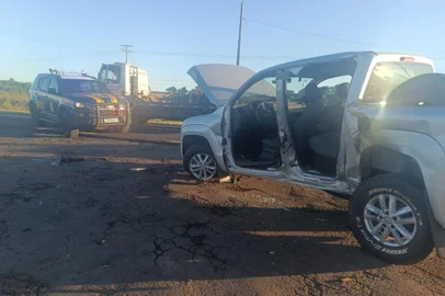 Idosa morre em acidente entre duas caminhonetes Amarok na BR-285 em Caibaté<!-- NICAID(15952343) -->