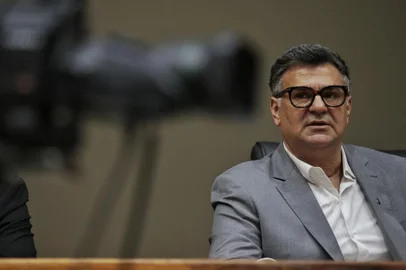 31/08/2023 - PORTO ALEGRE, RS, BRASIL - CPI DA EDUCAÇÃO / CÂMARA DE VEREADORES DE PORTO ALEGRE - Comissão parlamentar de inquérito presidida pelo Vereador Idenir Cecchim que investiga contratos da SMED, faz a oitiva do empresário Sr. Jailson Ferreira da Silva (Foto: LAURO ALVES, AGÊNCIA RBS)<!-- NICAID(15527190) -->