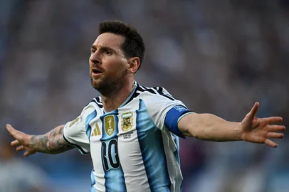 Roberto Schmidt / AFP Argentina's forward #10 Lionel Messi celebrates scoring his team's first goal during the 2026 World Cup Group J football match between Argentina and Algeria at the Kansas City Stadium in Kansas City on June 16, 2026. (Photo by Roberto SCHMIDT / AFP)Editoria: SPOLocal: Kansas CityIndexador: ROBERTO SCHMIDTSecao: world championshipFonte: AFPFotógrafo: STR<!-- NICAID(16308209) -->
