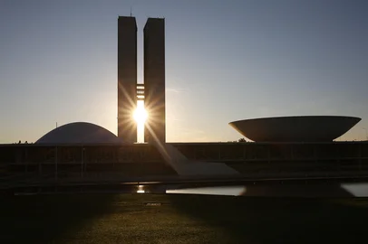 View of the Congress building in Brasilia on April 14, 2020. On April 21, 1960, Brazil inaugurated to great fanfare its new capital Brasilia, a futuristic city created out of nothing and based on numerous architectural masterpieces. (Photo by Sergio LIMA / AFP)Editoria: LIFLocal: BrasíliaIndexador: SERGIO LIMASecao: governmentFonte: AFPFotógrafo: STR<!-- NICAID(16046230) -->