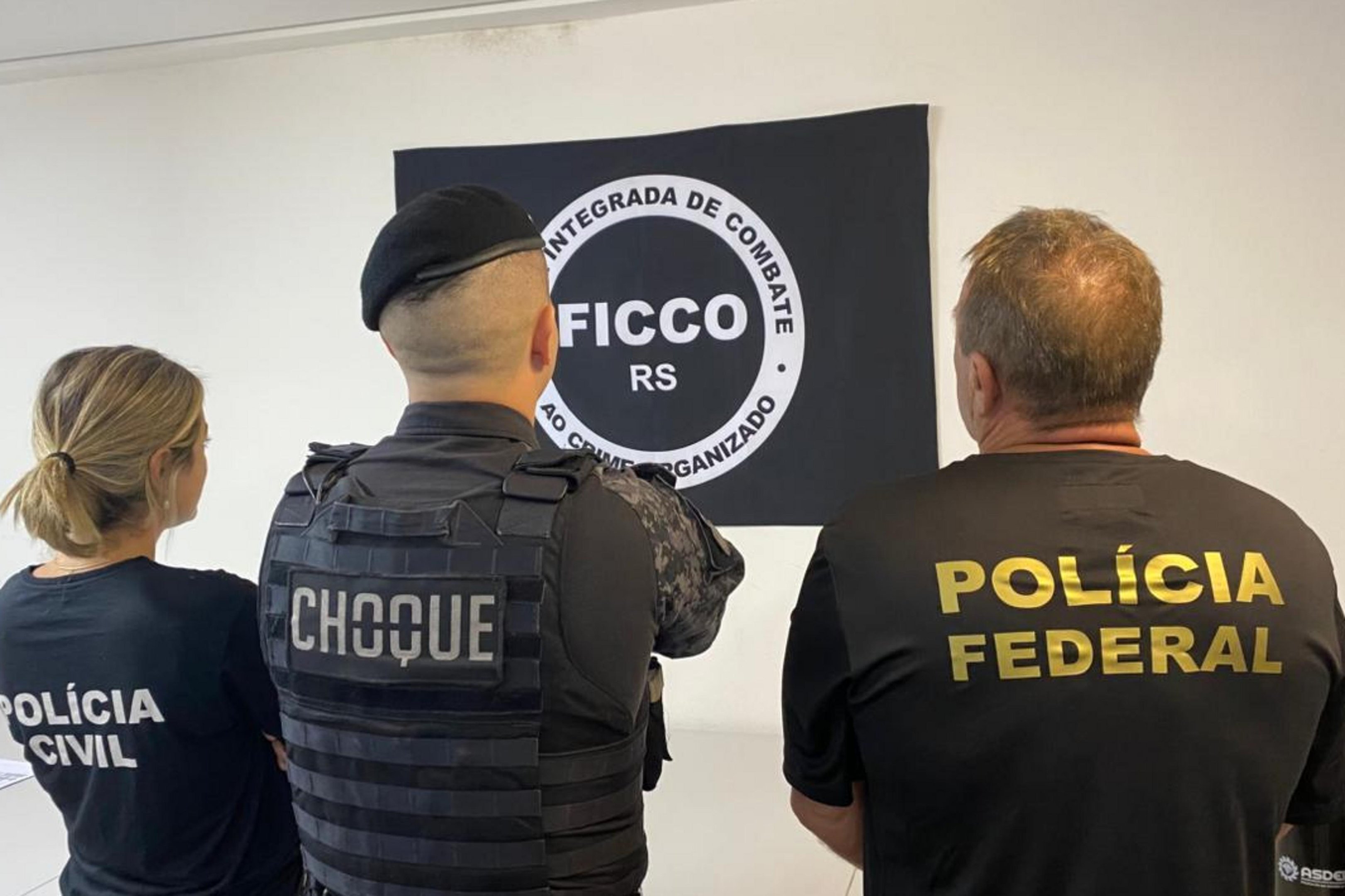 Tr&ecirc;s homens s&atilde;o presos em Caxias do Sul durante opera&ccedil;&atilde;o que mira organiza&ccedil;&atilde;o criminosa com atua&ccedil;&atilde;o na Serra e no Vale do Sinos