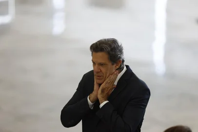 Plano Safra da Agricultura Familiar terá R$ 78,2 bi de crédito rural para 2025/2026DF - PLANO SAFRA/AGRICULTURA FAMILIAR/HADDAD - ECONOMIA - O Ministro da Fazenda, Fernando Haddad, discursa visto durante a cerimônia de lançamento do Plano Safra da   Agricultura Familiar 2025/26 realizado no Palácio do Planalto, em Brasília (DF), nesta segunda-feira, 30 de junho   de 2025. O Plano oferecerá R$ 78,2 bilhões em crédito pelo Programa Nacional de Fortalecimento da Agricultura   Familiar (Pronaf) com vigência de 1º de julho até o fim de junho de 2026.     30/06/2025 - Foto: WILTON JUNIOR/ESTADÃO CONTEÚDOEditoria: ECONOMIALocal: BRASÍLIAIndexador: WILTON JUNIORFotógrafo: ESTADÃO CONTEÚDO<!-- NICAID(16070543) -->