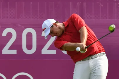 Austria's Sepp Straka tees off from the 1st tee in round 1 of the mens golf individual stroke play during the Tokyo 2020 Olympic Games at the Kasumigaseki Country Club in Kawagoe on July 29, 2021. (Photo by Kazuhiro NOGI / AFP)Editoria: SPOLocal: KawagoeIndexador: KAZUHIRO NOGISecao: golfFonte: AFPFotógrafo: STF<!-- NICAID(14847742) -->