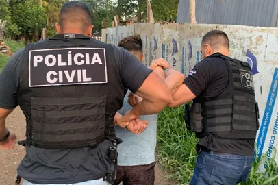 A Polícia Civil cumpre 75 mandados judiciais contra facção suspeita de envolvimento em dois homicídios na zona norte de Porto Alegre em janeiro de 2025.<!-- NICAID(16209026) -->