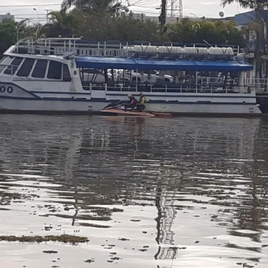 Bombeiros fazem buscas por um jovem de 18 anos que desapareceu no Rio Mampituba, entre o município catarinense de Passo de Torres e Torres, no Litoral Norte, em 04.08.2025<!-- NICAID(16094568) -->