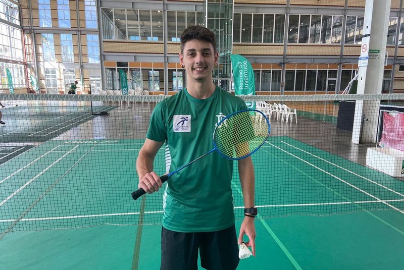 Gabriel Casara participa de sua primeira competição profissional de Badminton<!-- NICAID(15504684) -->
