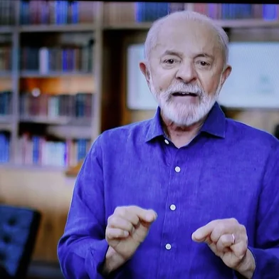 Auxiliares aconselharam o presidente Lula a não comparecer às manifestações promovidas pelas centrais sindicais. O presidente fez um pronunciamento em cadeia de rádio e TV na noite de 30 de abril.