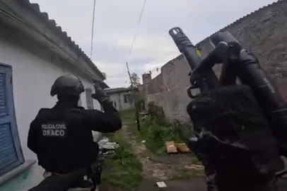 Operação Zeus<!-- NICAID(16389218) -->