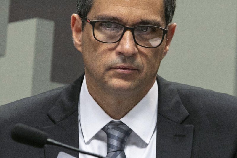 Brazilian Senior banking executive Roberto Campos Neto, who was nominated by Brazil's President Jair Bolsonaro for the presidency of Brazil's Central Bank, gestures during a meeting of the Brazilian Federal Senate Economic Affairs Committee (CAE) in Brasilia on February 26, 2019. - Campos Neto must be first approved by the CAE and the Senate, in order to be able to take office. (Photo by Sergio LIMA / AFP)Editoria: FINLocal: BrasíliaIndexador: SERGIO LIMASecao: central bankFonte: AFPFotógrafo: STR<!-- NICAID(15349250) -->