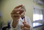 Com base em mentiras, movimento lucra com doações de sangue de não vacinados contra covid-19 na Europa