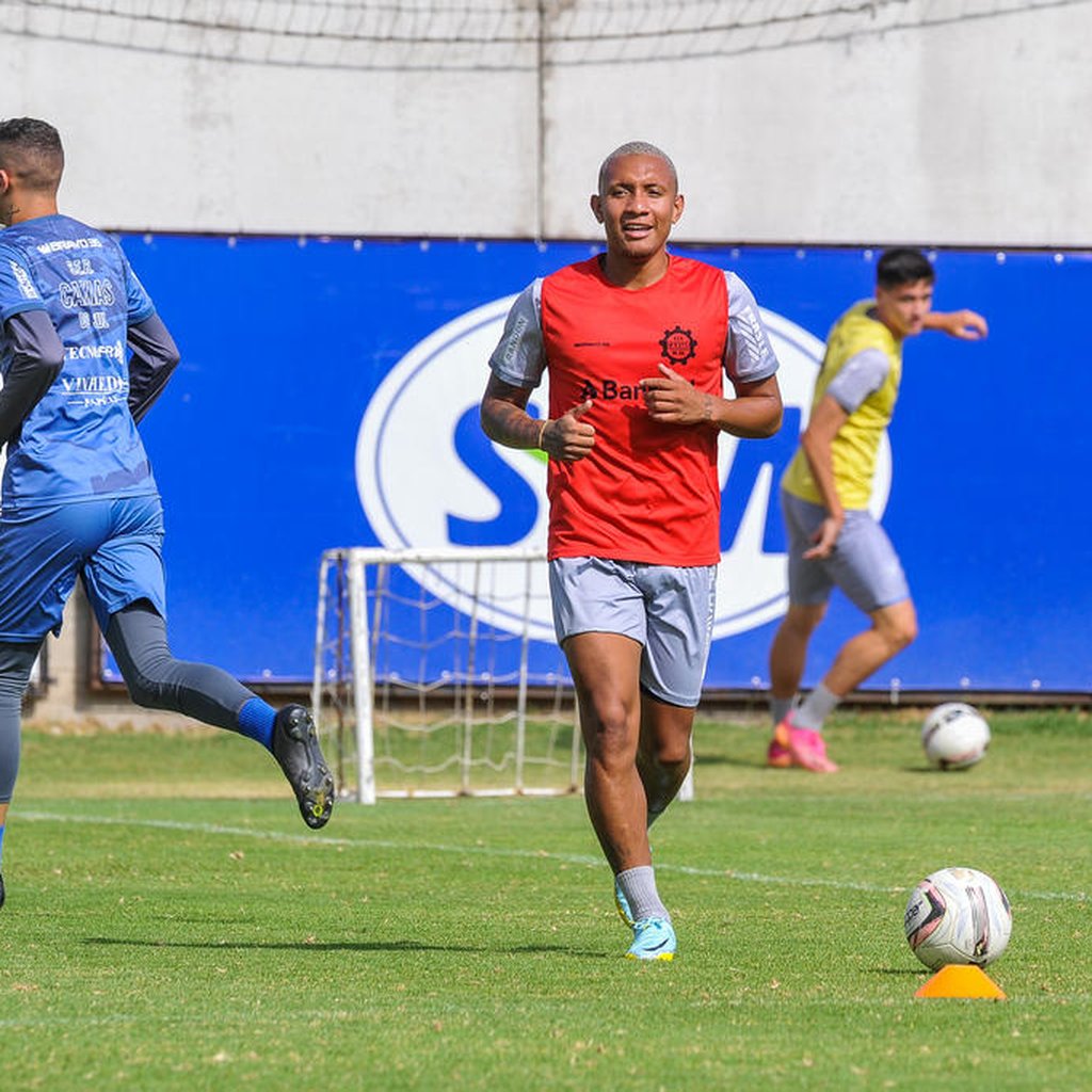 Wesley Moreira é promovido ao grupo profissional do Grêmio