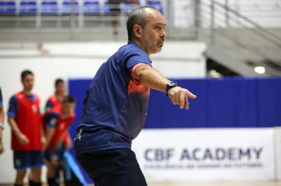 ACBF acerta com o técnico Peri Fuentes para a sequência da temporada. <!-- NICAID(16003285) -->