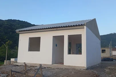 Com prazo de entrega adiado novamente, famílias atingidas pela enchente de 2024 em Santa Tereza deverão receber casas do Estado até setembro.<!-- NICAID(16067770) -->