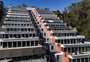 Prédio icônico em formato de escada e com vista para o Beira-Rio completa 50 anos; conheça a história