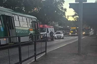 Um homem de 51 anos morreu atropelado por um ônibus no final da tarde desta sexta-feira (17) em Porto Alegre. O caso aconteceu por volta das 18h na avenida Bento Gonçalves, em trecho do bairro Agronomia, na zona leste da Capital.<!-- NICAID(16268498) -->