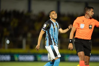 BRASILEIRO A 2026, MIRASSOL X GREMIOSP - BRASILEIRO A 2026, MIRASSOL X GRÊMIO - ESPORTES - SP - MIRASSOL - 17/07/2026 - BRASILEIRO A 2026, MIRASSOL X GRÊMIO - Carlos Vinícius jogador do Grêmio lamenta durante partida contra o Mirassol no estádio Jose Maria de Campos Maia pelo campeonato Brasileiro A 2026. 17/07/2026 - Foto: VINICIUS SILVA/AGIF - AGÊNCIA DE FOTOGRAFIA/AGIF - AGÊNCIA DE FOTOGRAFIA/ESTADÃO CONTEÚDOEditoria: ESPORTESLocal: MIRASSOLIndexador: VINICIUS SILVAFotógrafo: AGIF - AGÊNCIA DE FOTOGRAFIA<!-- NICAID(16329528) -->