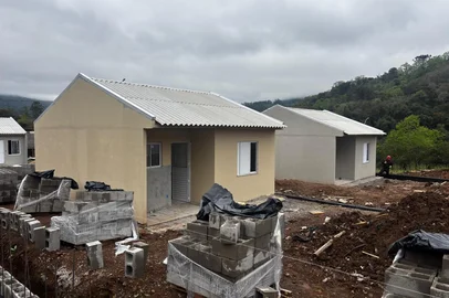 Jorge Fuentes / Sehab / Divulgação Reunião define prazo final para entrega das casas às famílias atingidas pela enchente em Santa Tereza.<!-- NICAID(16121183) -->