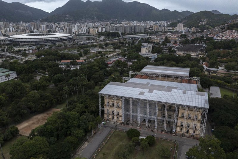 Aerial view of Brazil's National Museum taken as journalists attend a press conference inside the museum to announce the beginning of the reconstruction of the facade and the roof of the building burnt down in September 02, 2018, in Rio de Janeiro, Brazil, on November 12, 2021. - Brazil's historic National Museum was gutted by fire in 2018. The 200-year-old institution was considered the main natural history museum in Latin America, and was known for its paleontology department and its 26,000 fossils. (Photo by MAURO PIMENTEL / AFP)Editoria: ACELocal: Rio de JaneiroIndexador: MAURO PIMENTELSecao: library and museumFonte: AFPFotógrafo: STF<!-- NICAID(14939801) -->