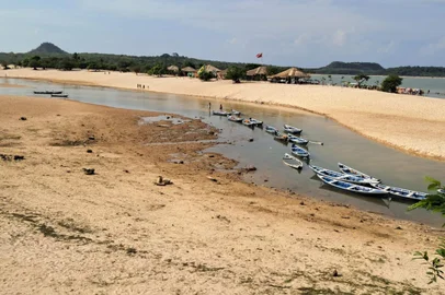 Com seca severa, Rio Tapajós atinge 1,15 metro e já afeta setor do turismo em Alter do Chão<!-- NICAID(15874987) -->