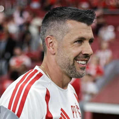 PORTO ALEGRE, RS, BRASIL, 01-04-2025: Internacional x São Paulo pelo Campeonato Brasileiro. Duelo válido pela 9ª rodada do Brasileirão. Na foto, o técnico do Inter, Paulo Pezzolano. Foto: Renan Mattos / Agência RBS<!-- NICAID(16257221) -->