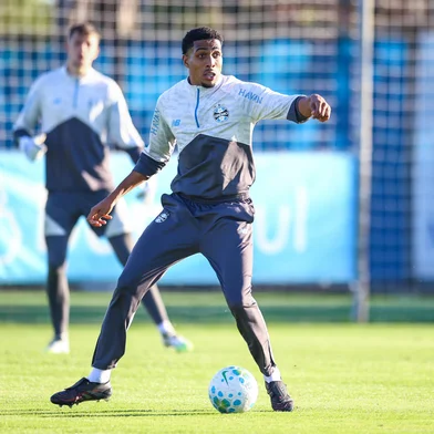 Wallace, zagueiro do Grêmio<!-- NICAID(16315304) -->
