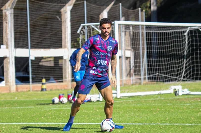 Lucas Cunha, zagueiro do Caxias<!-- NICAID(16036766) -->