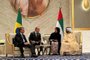 O presidente Jair Bolsonaro desembarcou em Dubai, nos Emirados Árabes Unidos, na manhã deste sábado (13). Esta é a primeira parada da comitiva presidencial em uma viagem de uma semana pelo Oriente Médio. A agenda oficial prevê visitas a três países – além dos Emirados (Dubai e Abu Dhabi), Bahrein e Catar.<!-- NICAID(14940302) -->