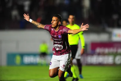 CAXIAS DO SUL, RS, BRASIL, 31/05/2025. Caxias x Londrina, jogo válido pela oitava rodada da primeira fase da série C do campeonato brasileiro e realizado no estádio Centenário. (Porthus Junior/Agência RBS)<!-- NICAID(16050018) -->