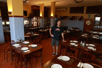 Porto Alegre, RS, Brasil - Edésio Komka, proprietário do Restaurante Komka, no bairro São Geraldo.<!-- NICAID(15785367) -->