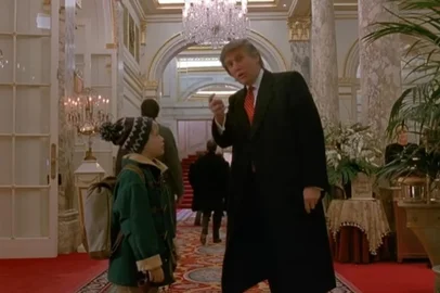 Donald Trump em "Esqueceram de Mim 2" (1992).<!-- NICAID(15908178) -->