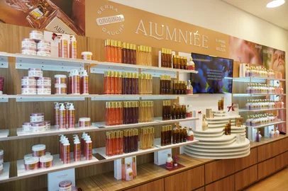 De Bento Gonçalves, a Aluminée  busca inspiração nos principais produtos que dão vida à Serra Gaúcha - como a uva, vinhos e espumantes - para elaborar cosméticos exclusivos. <!-- NICAID(16266984) -->