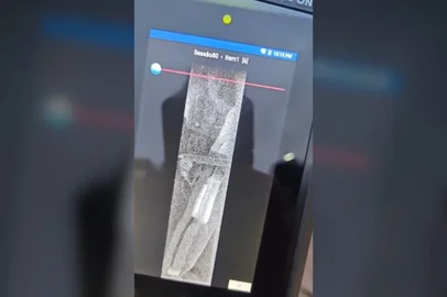 Scanner veicular da PRF SC em ação durante abordagem a carro carregado de drogas que vinha de SC para o RS (Chapecó, SC), 2/4/2025