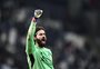 Gigante europeu define Alisson como prioridade de contratação; veja quanto o Inter pode lucrar