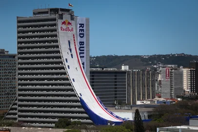 PORTO ALEGRE, RS, BRASIL, 25-09-2025: Sandro Dias inicia descidas oficiais do QUINTO nível da rampa montada pela Red Bull no CAFF. Foto: Jonathan Heckler/Agência RBS<!-- NICAID(16132489) -->