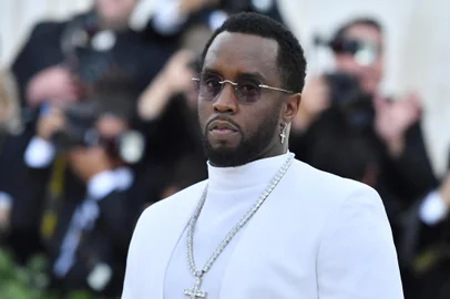 (FILES) Sean Combs 'P. Diddy' arrives for the 2018 Met Gala on May 7, 2018, at the Metropolitan Museum of Art in New York. Rapper Sean "Diddy" Combs apologized on May 19, 2024 after surveillance video surfaced showing him physically assaulting his then-girlfriend Casandra Ventura in 2016. Combs is the target of several civil lawsuits that characterize him as a violent sexual predator who used alcohol and drugs to subdue his victims, and his homes were raided this year by federal agents. (Photo by ANGELA WEISS / AFP)Editoria: ACELocal: New YorkIndexador: ANGELA WEISSSecao: fashionFonte: AFPFotógrafo: STF<!-- NICAID(15768005) -->